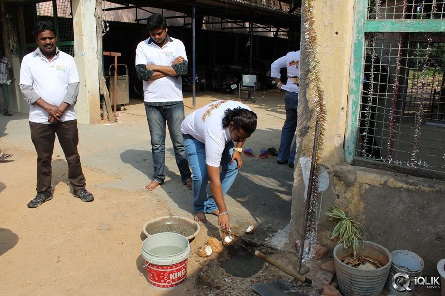 Yamaleela-2-Movie-Team-Swachh-Bharath-Program-at-Niloufer-Hospital
